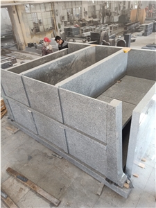 China Cheap Grey Granite 6 Crypts Family Mausoluem