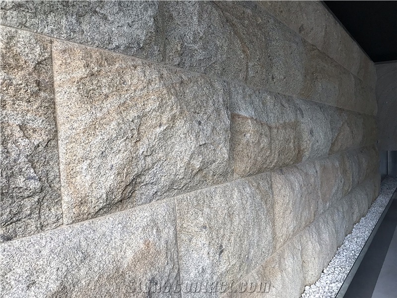 Granito Amarelo Ponte De Lima Perpeanho Escacilhado Split Wall Stone