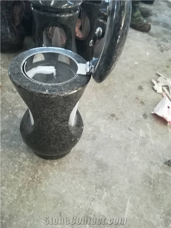 Black Impala Granite for Monumental Lamp