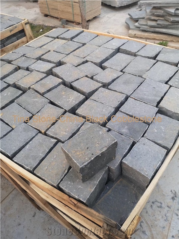 China Black Cobblestone Graden Paving