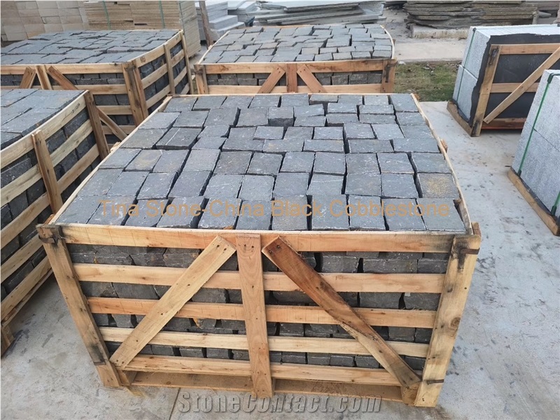 China Black Cobblestone Graden Paving