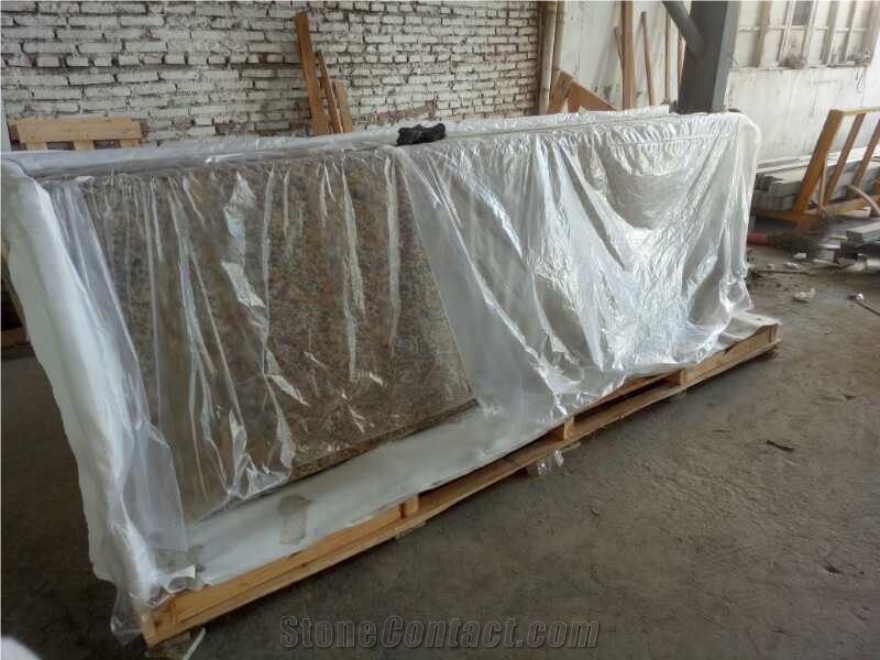 Granite Countertop/Purplish Red Volcani Debris
