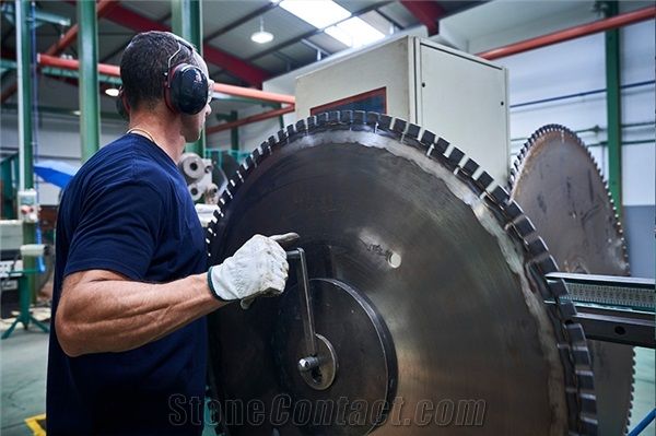 Circular Saws- Giant Cutting Discs