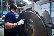Circular Saws- Giant Cutting Discs