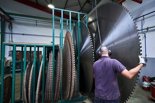 Circular Saws- Giant Cutting Discs