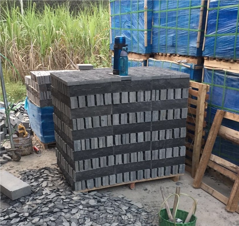 China Black Basalt Split Face Mushroom Stone