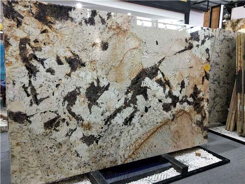 Brazil Havana Gold Granite Slabs for Hotel Project