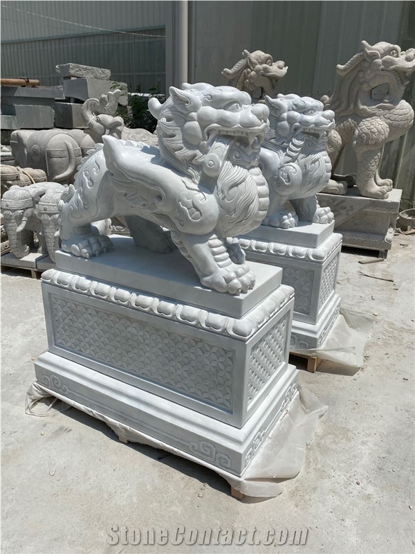 Stand by Mythi Animal Statues Landscape Sculpture