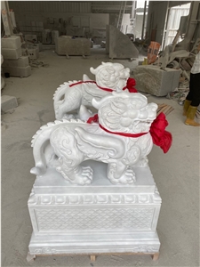 Stand by Mythi Animal Statues Landscape Sculpture