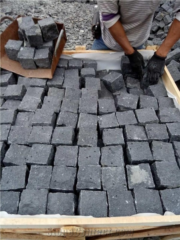 Interlocking Grey Tumbled Granite Driveway Paving