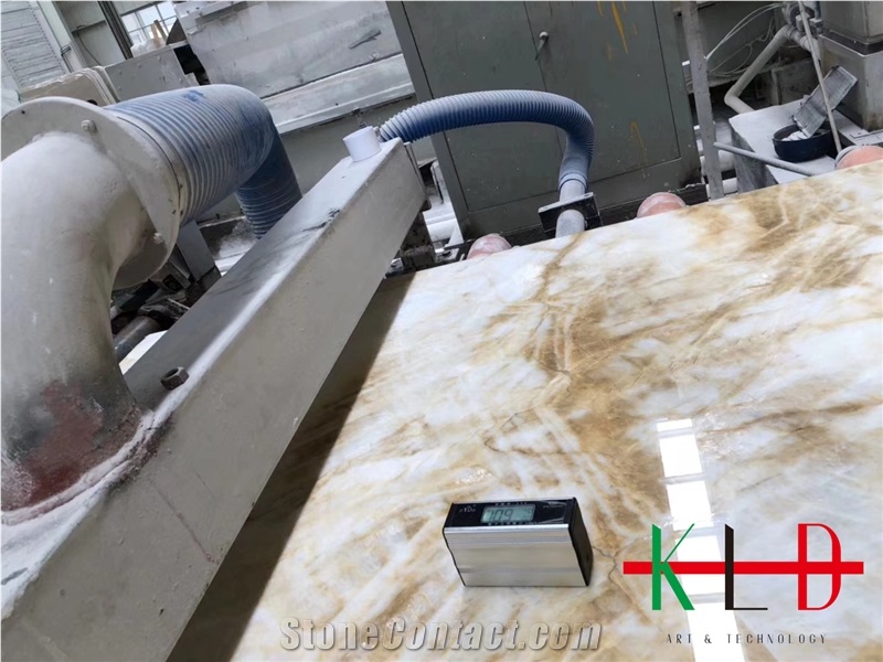 China New Amber Onyx Slabs for Bathroom Countertops
