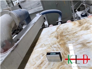 China New Amber Onyx Slabs for Bathroom Countertops