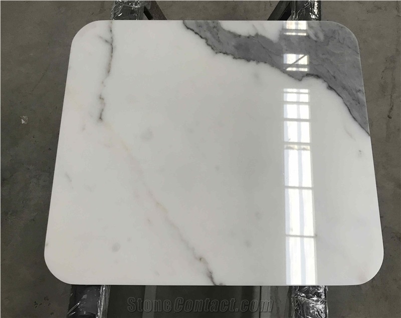 China Customized Square Calacatta Quartz Table Top