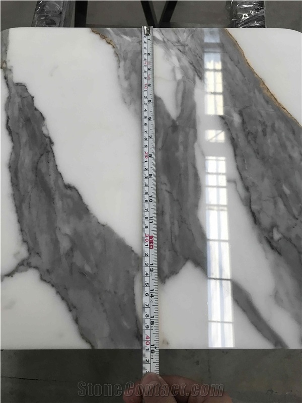 China Customized Square Calacatta Quartz Table Top