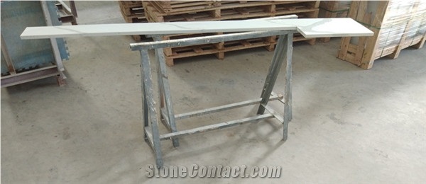 Popular Calcatta Natura Quartz for Tv Panel Stone