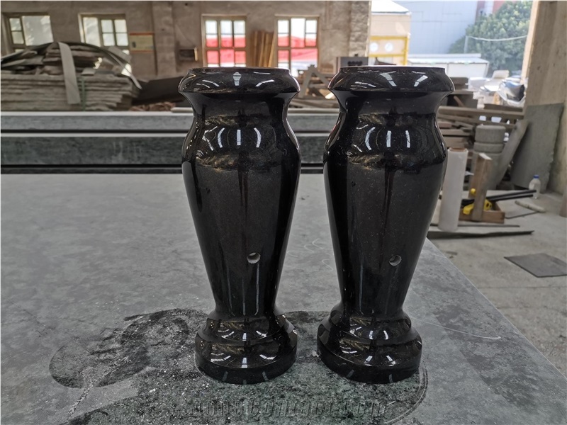 Turned Vase Absolute Black (All Polished)