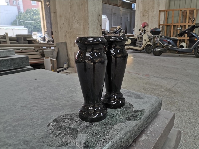 Turned Vase Absolute Black (All Polished)