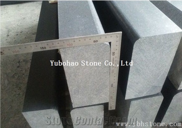 Flamed Black Basalt Kerbstone for Garden/Park/Road