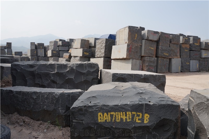 Shanxi Black Granite Quarry Blocks in Stock