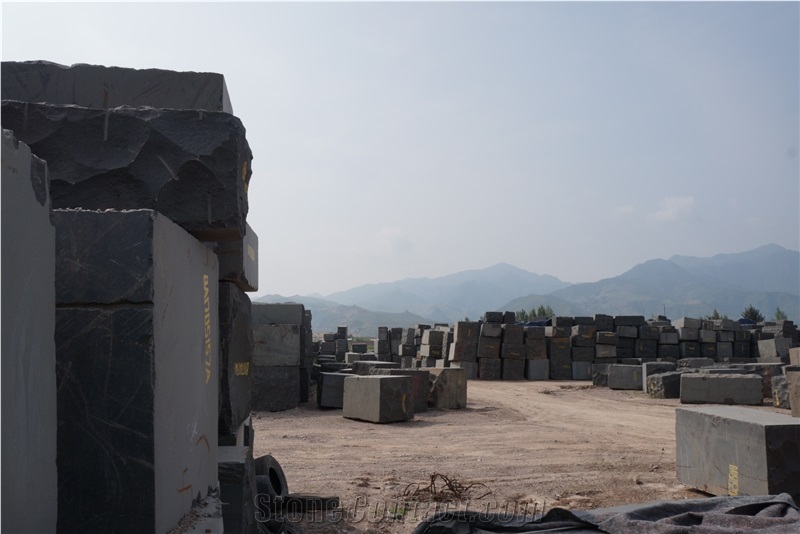 Shanxi Black Granite Quarry Blocks in Stock