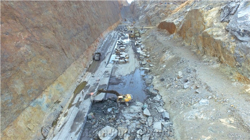 Shanxi Black Granite Quarry Blocks in Stock