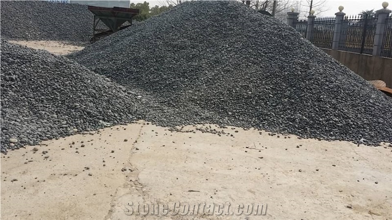Black Polished Pebble Stones Walkway