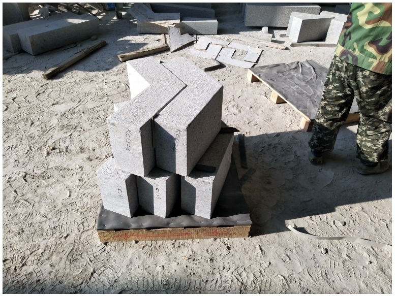 G623 Chinese Grey Granite Bush Hammered Curbstone