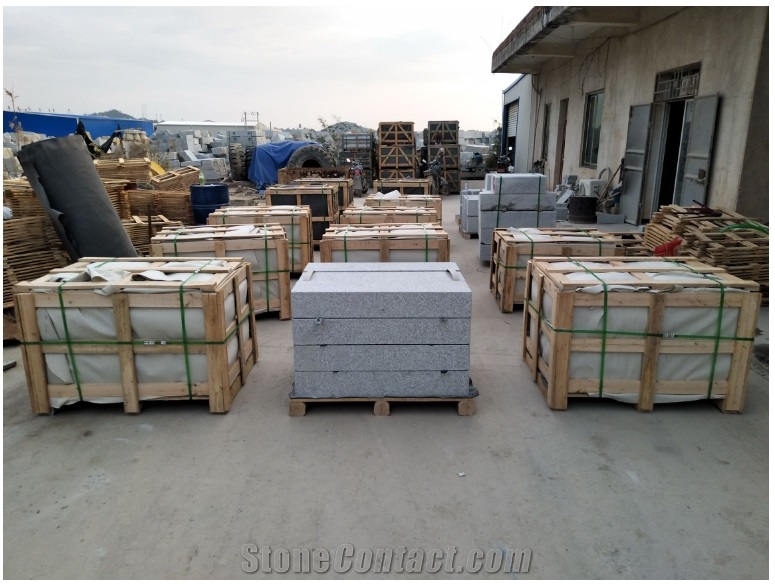 G623 Chinese Grey Granite Bush Hammered Curbstone