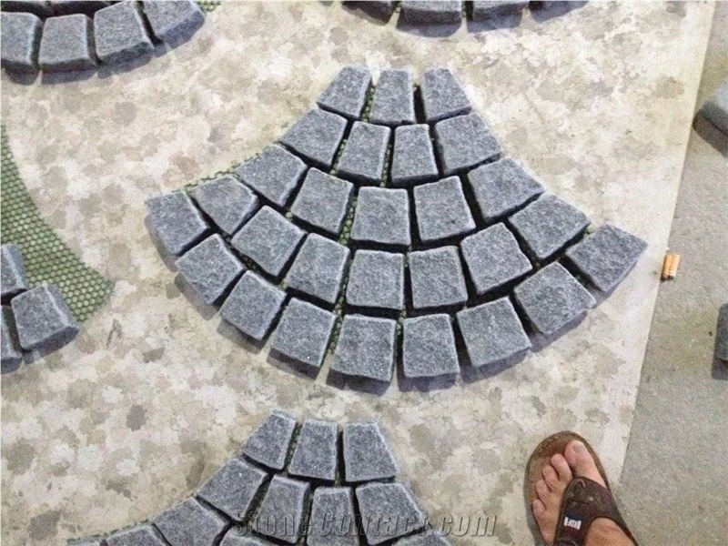 Paving Stone & Natural Split Granite Paver on Mesh