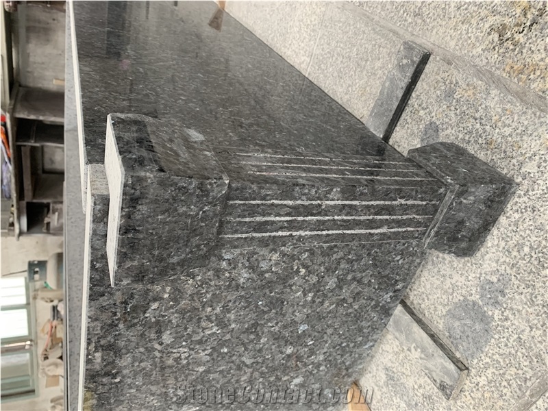Seasame Granite for Weeping Angel Gravestones