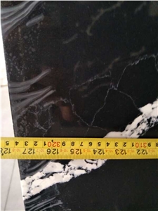 White Stripe in Black Quartz Stone Ms6222