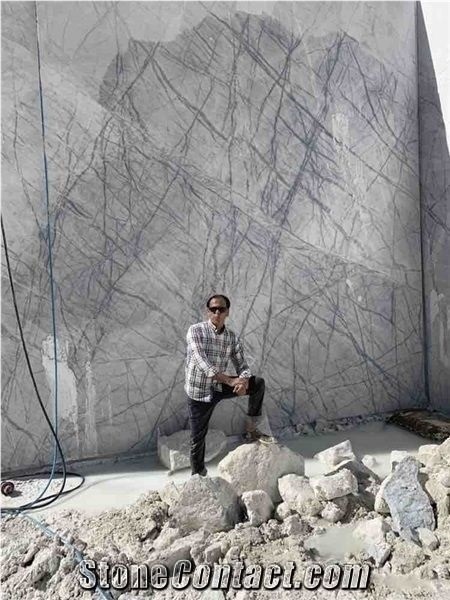 There is Top Quality White Spider Marble Blocks