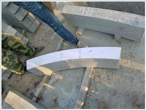 G389 China Mountain Grey Granite Flamed Kerbstones