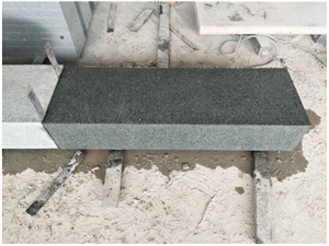 G612 Chinese Cyan Granite Bush Hammered Curbstone