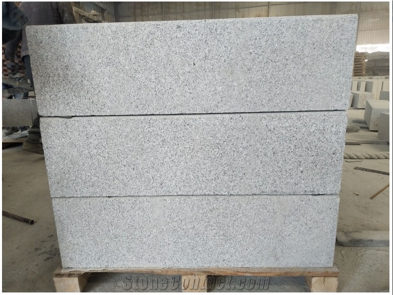 G623 Chinese Grey Granite Bush Hammered Curbstone
