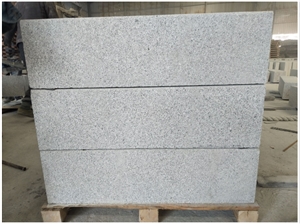 G623 Chinese Grey Granite Bush Hammered Curbstone
