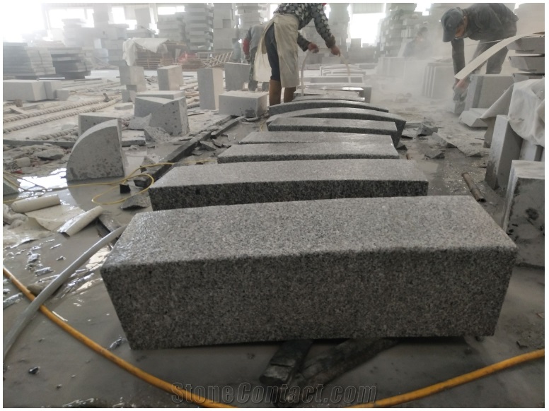 G623 Chinese Grey Granite Bush Hammered Curbstone