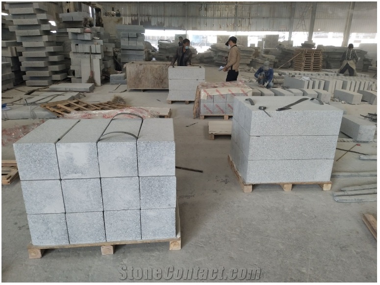 G623 Chinese Grey Granite Bush Hammered Curbstone