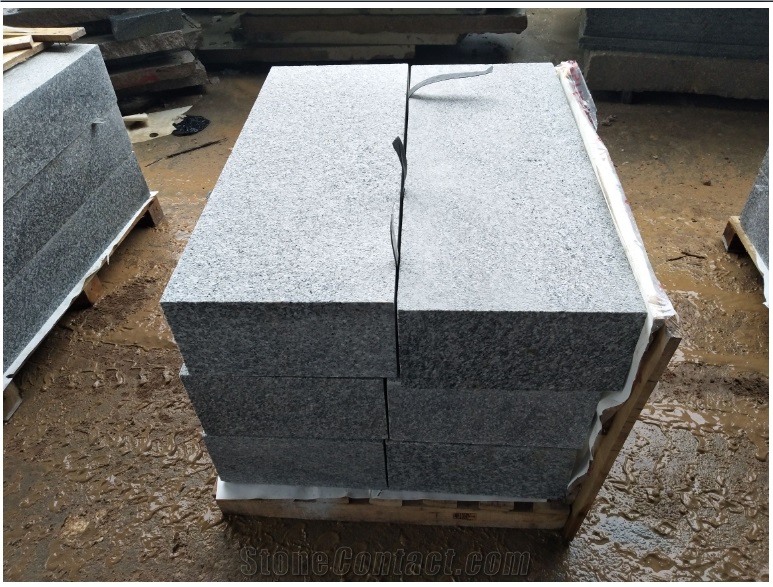 G623 Chinese Grey Granite Bush Hammered Curbstone