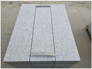 G623 Chinese Grey Granite Bush Hammered Curbstone
