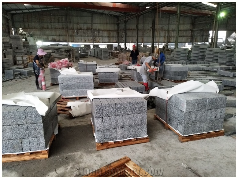 G623 Chinese Grey Granite Bush Hammered Curbstone