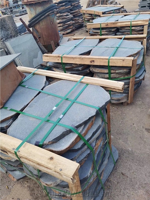 Bluestone/Paving/Pavers/Hardscape/Driveway/Yard