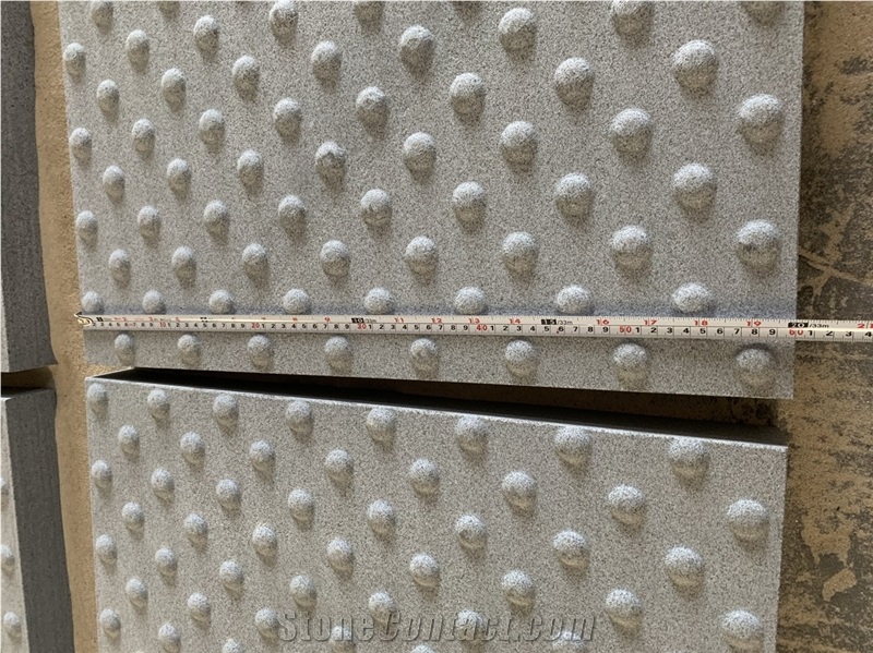 G654 Sesame Black Impala Kobra Tactile Blind Paver