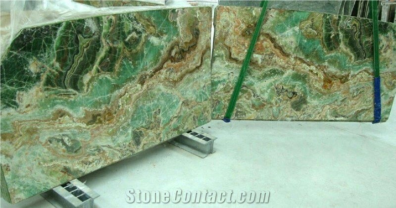 Green Traonyx- Smeralda Onyx Slabs