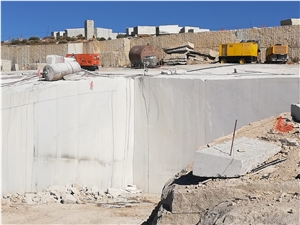 Almendra Amarillo Granite Block