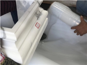 Calacatta White Marble Wall Corner Border Lines