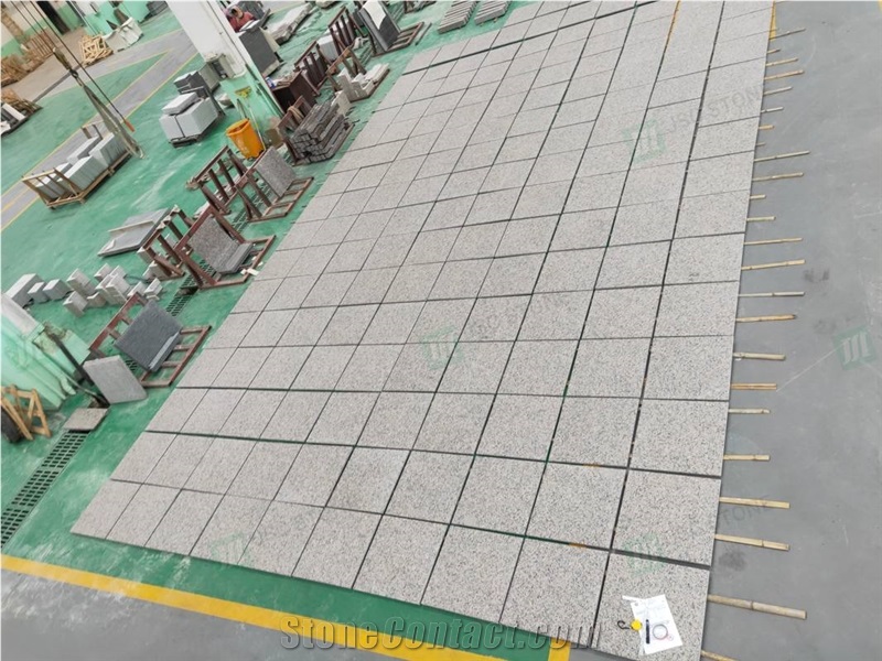 China Supplier Caledonia Granite Tiles