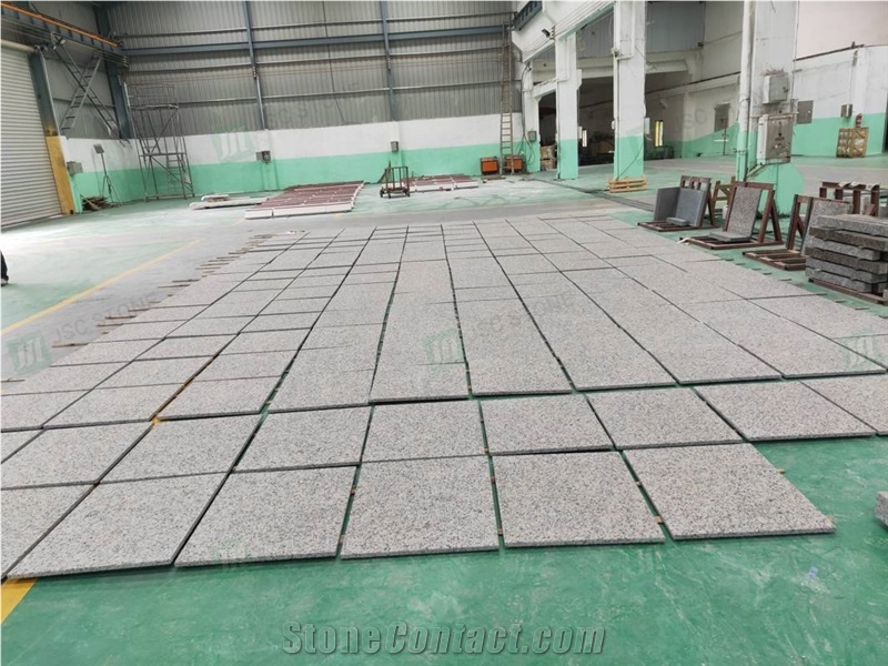 China Supplier Caledonia Granite Tiles