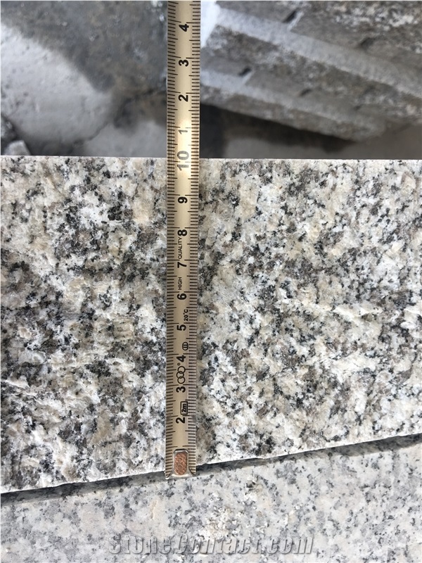 G602 Light Grey Granite Kerbstone Natural Split