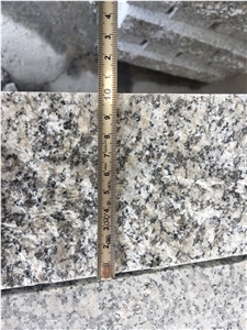 G602 Light Grey Granite Kerbstone Natural Split